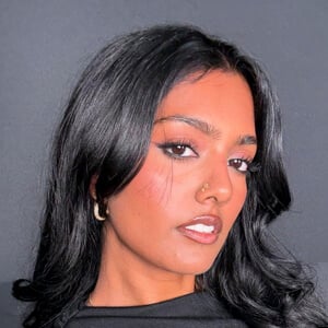 Dhivya Sriranganathan Headshot 7 of 8