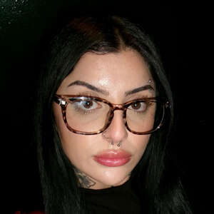 Dianna Geiny Headshot 4 of 6