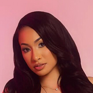Dianny Peña Headshot 5 of 8