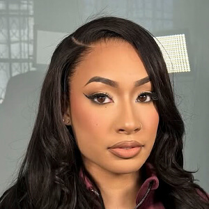 Dianny Peña Headshot 6 of 8