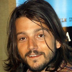 Diego Luna Headshot 9 of 10