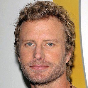 Dierks Bentley - Bio, Family, Trivia | Famous Birthdays