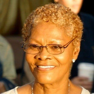 Dionne Warwick Headshot
