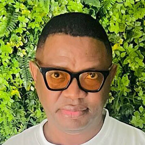 DJ Bongz Headshot 6 of 6