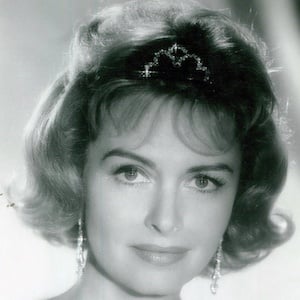 Donna Reed Headshot 3 of 8