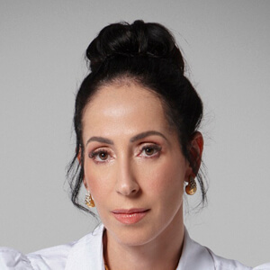 Denise de Carvalho Headshot 4 of 4