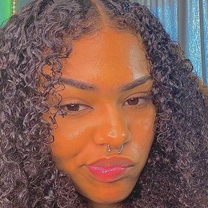Destinee Wray Headshot 7 of 10