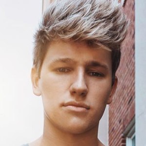 Drew Dirksen Headshot 5 of 7