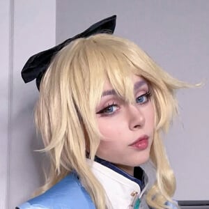 duckie.cos Headshot 6 of 6