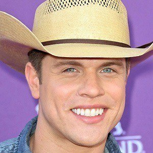 Dustin Lynch at age 27