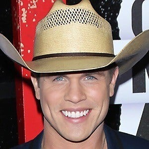 Dustin Lynch at age 28