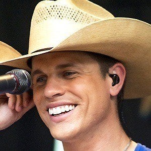 Dustin Lynch Headshot 8 of 9