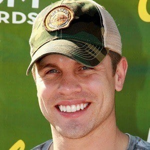 Dustin Lynch at age 28