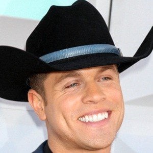 Dustin Lynch at age 30