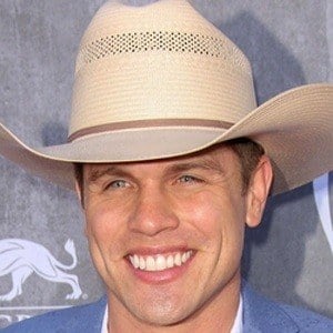 Dustin Lynch at age 28