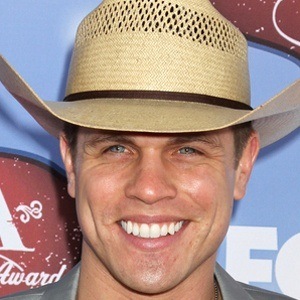 Dustin Lynch at age 28