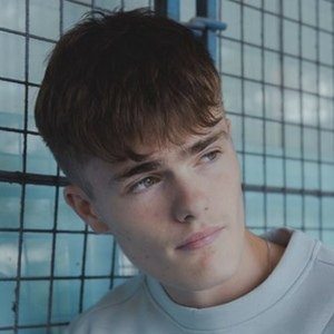 Eddie Jones (Pop Singer) - Age, Family, Bio | Famous Birthdays