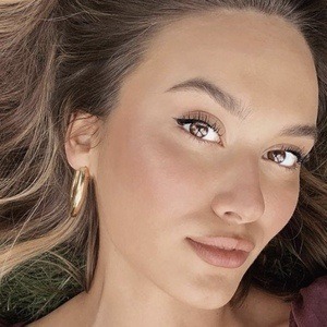 Eden Weiss Headshot 5 of 10