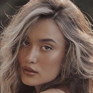 Eden Weiss Headshot 6 of 10