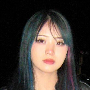 Eileen Hxiong Headshot 3 of 5