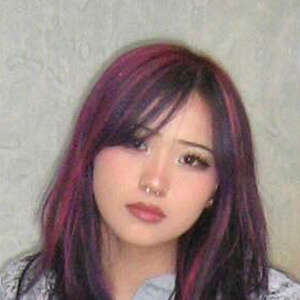Eileen Hxiong Headshot 5 of 5