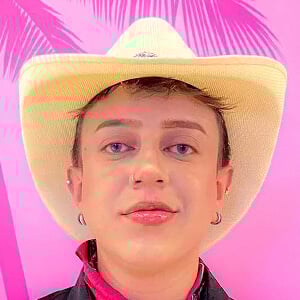 El Ever Pérez Headshot 6 of 6