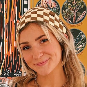 Elaine Giles Headshot 4 of 4