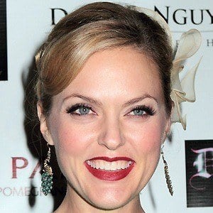 Elaine Hendrix at age 40