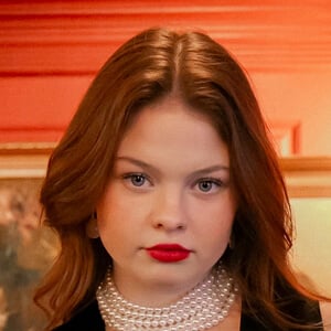 Elan Gwen Headshot 3 of 6