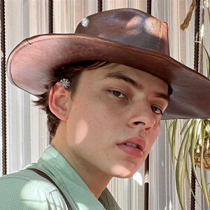 Eleazar Guevara Headshot 2 of 6
