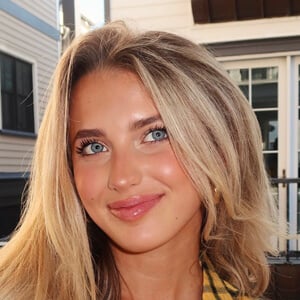 Elena Yates Headshot 2 of 5