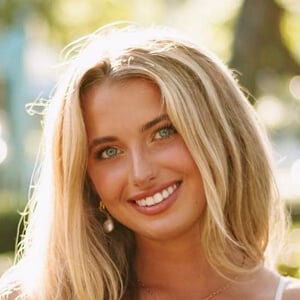 Elena Yates Headshot 3 of 5