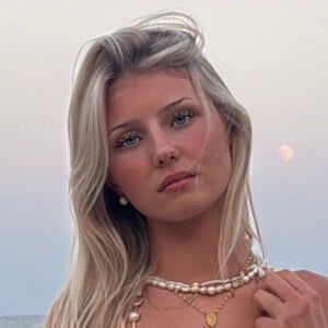 elena.zbt Headshot 3 of 9