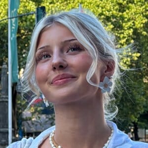 elena.zbt Headshot 6 of 9