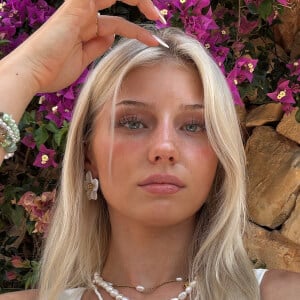 elena.zbt Headshot 7 of 9