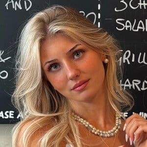 elena.zbt Headshot 9 of 9