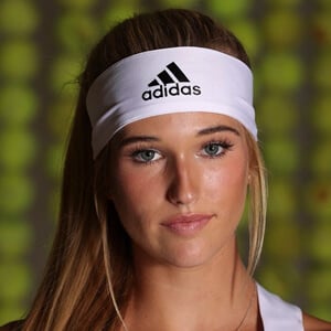 Elise Robbins Headshot 2 of 6