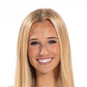 Elise Robbins Headshot 3 of 6