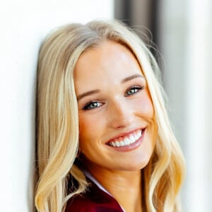 Elise Robbins Headshot 5 of 6