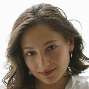 エリシャ アップルバウム at age 25