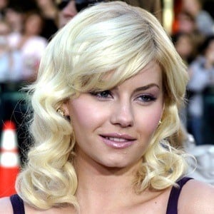 Elisha Cuthbert at age 22