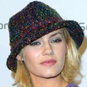 Elisha Cuthbert at age 20