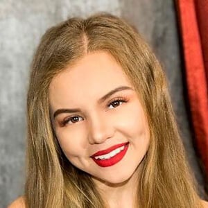 Eliza Muse Headshot 2 of 6