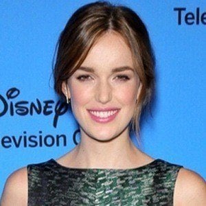 Elizabeth Henstridge at age 25