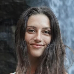 Elizabeth Israel Headshot 6 of 6