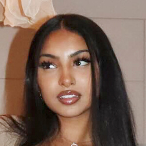 Ellajanedea Headshot 3 of 6