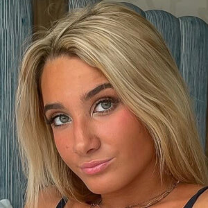 ellajanesmithh Headshot 6 of 7