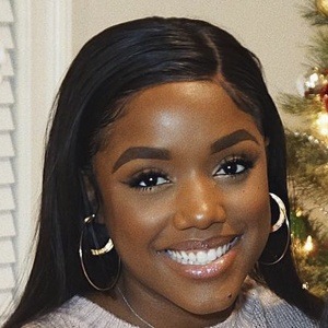 Ellarie Headshot 7 of 12