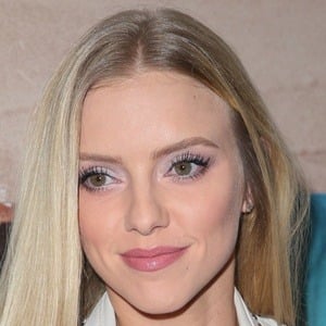 Elle Evans at age 27