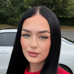 ElleMoonz Headshot 5 of 5